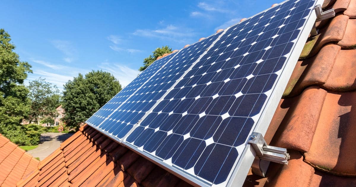 découvrez comment fixer des panneaux solaires sur des tuiles de manière sécurisée et efficace. suivez nos conseils pratiques et techniques pour garantir une installation optimale et durable, tout en maximisant la production d'énergie renouvelable.