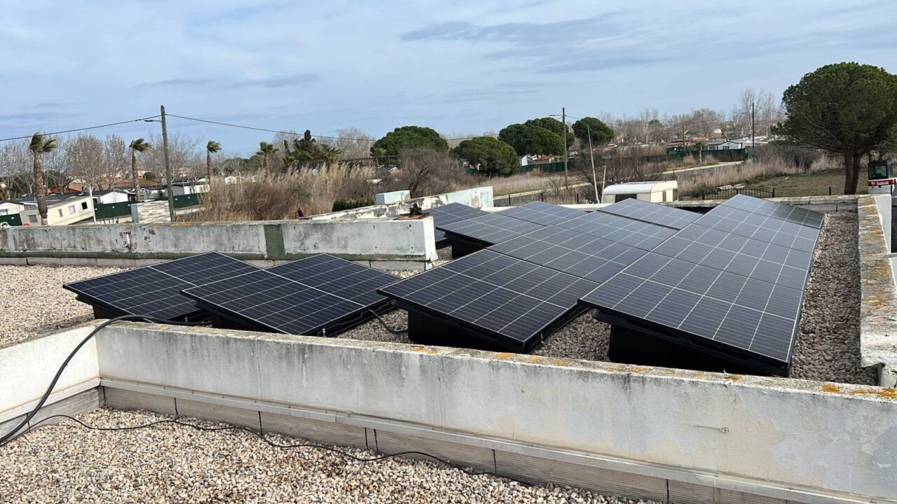 découvrez notre service d'installation de panneaux solaires avec bacs à lest renusol. profitez d'une solution énergétique durable et performante, adaptée à vos besoins. optimisez votre consommation d'énergie tout en respectant l'environnement grâce à des matériaux de qualité et une expertise reconnue. contactez-nous pour un devis personnalisé et passez au solaire dès aujourd'hui!