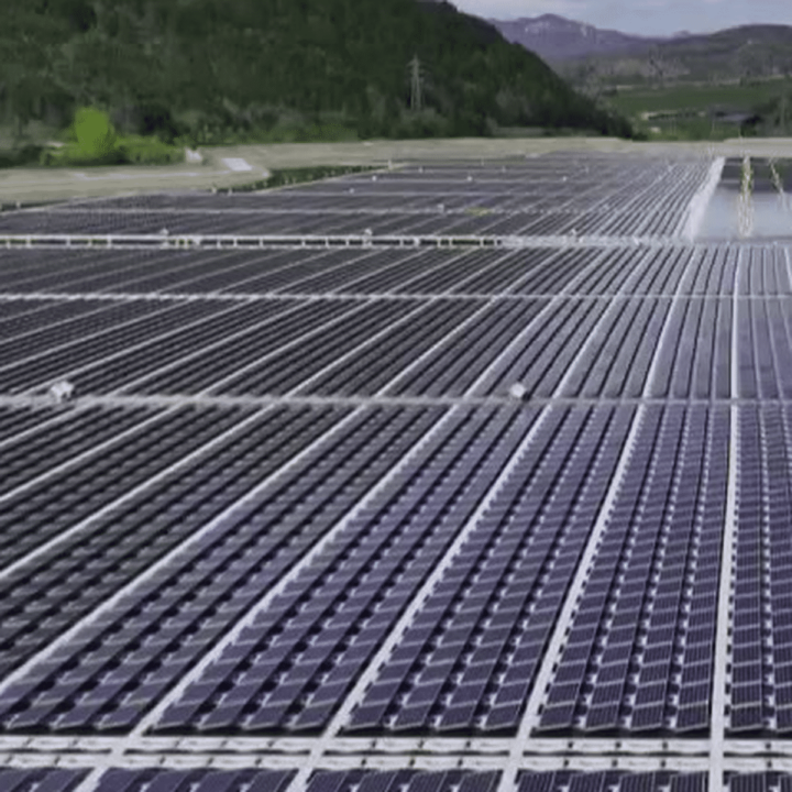 découvrez comment les panneaux solaires prennent place sur les autoroutes du sud de la france, transformant l'infrastructure routière en source d'énergie durable et contribuant à la transition énergétique.