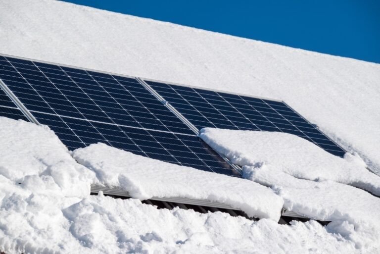 découvrez comment le rendement des panneaux solaires peut varier en hiver. apprenez des astuces pour optimiser la production d'énergie solaire même pendant les mois froids et profitez au maximum de votre installation photovoltaïque.