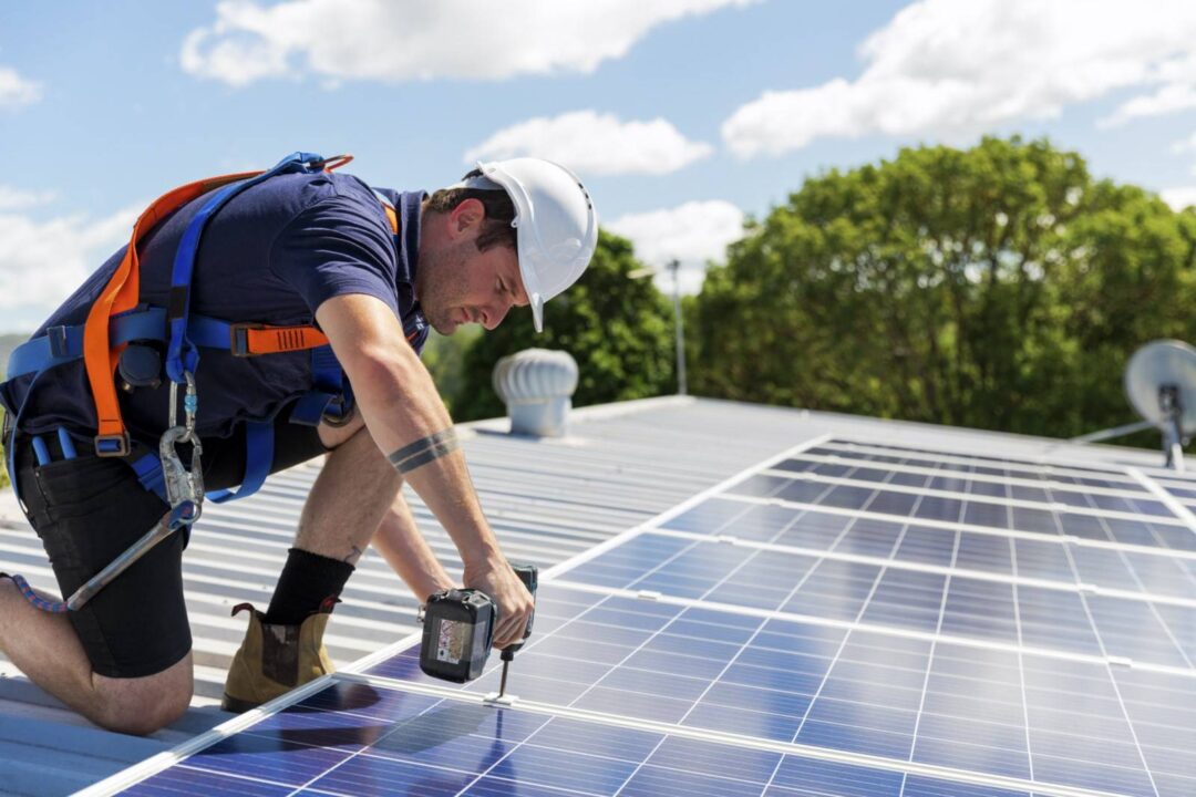 découvrez les meilleurs installateurs de panneaux à metz. profitez d'une expertise locale pour l'installation de panneaux solaires, en tant que solution écologique et économique. contactez-nous pour un devis personnalisé et des conseils adaptés à vos besoins.