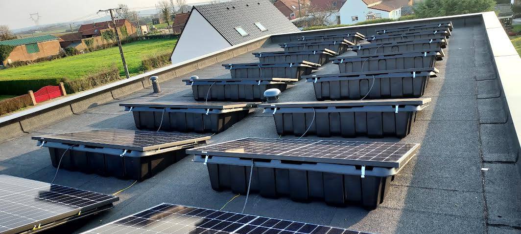 découvrez comment assurer la stabilité de vos panneaux solaires grâce à des bacs à lester. optimisez l'efficacité de votre installation tout en garantissant sa pérennité face aux intempéries.