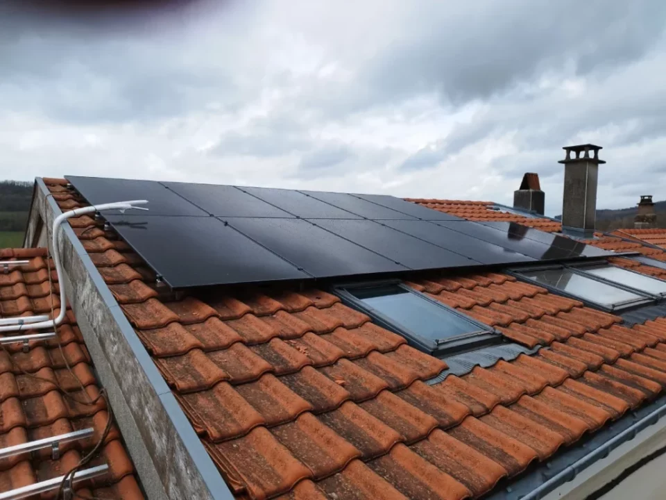 découvrez nos solutions de panneaux photovoltaïques à metz pour produire votre propre énergie verte. profitez d'une installation sur mesure, d'une réduction de votre facture d'électricité et d'avantages écologiques. contactez-nous pour un devis gratuit !