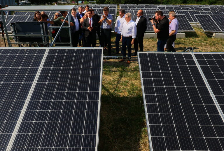 découvrez toutes les aides disponibles pour l'installation de panneaux solaires à metz en 2024. maximisez vos économies d'énergie et profitez des incitations financières pour un avenir durable.