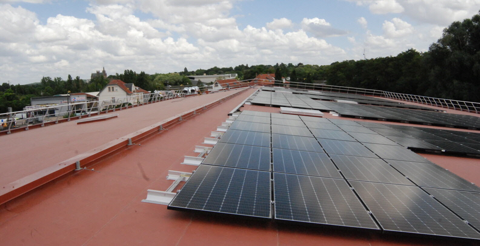 découvrez notre service d'aide pour l'installation de panneaux solaires à metz. bénéficiez de conseils personnalisés, d'une assistance technique et d'informations sur les dispositifs d'aides financières pour rendre votre projet solaire accessible et rentable.