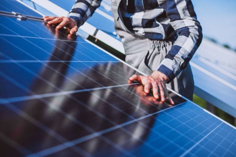 découvrez nos services d'installation de panneaux solaires à metz. profitez d'une énergie propre et renouvelable, tout en réduisant vos factures d'électricité. nos experts vous accompagnent dans chaque étape de votre projet pour une transition énergétique réussie.