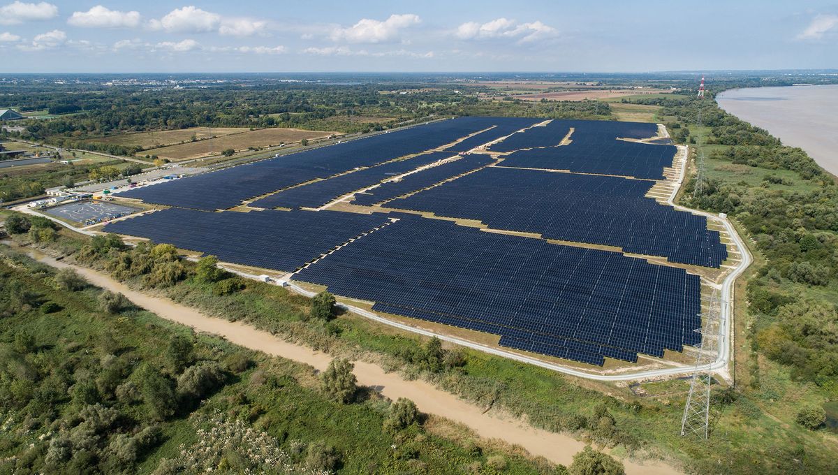 découvrez comment une centrale photovoltaïque transforme la lumière du soleil en énergie propre et renouvelable. explorez ses avantages, son fonctionnement et son impact positif sur l'environnement.