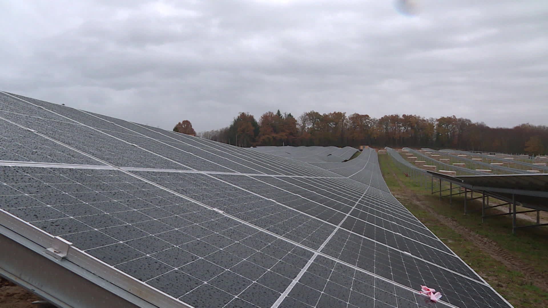 découvrez tout sur le courant et la tension des panneaux photovoltaïques à metz. optimisez la production d'énergie renouvelable avec nos conseils d'experts et des informations utiles sur l'installation et le rendement des systèmes solaires.