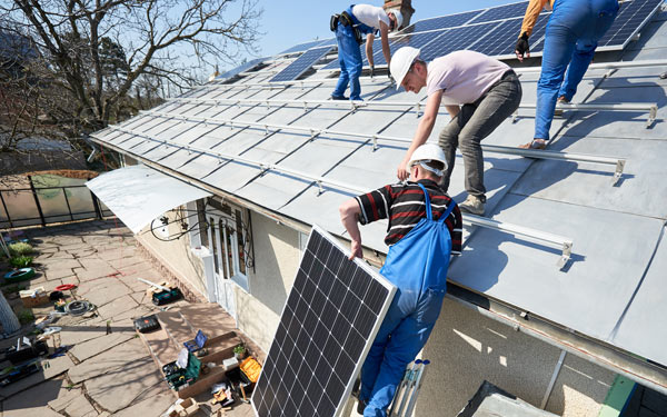 découvrez les facteurs influençant le coût des panneaux solaires, des économies réalisables sur votre facture d'énergie et les différentes options de financement qui s'offrent à vous. informez-vous sur les prix des installations et les aides disponibles pour un investissement durable et rentable.