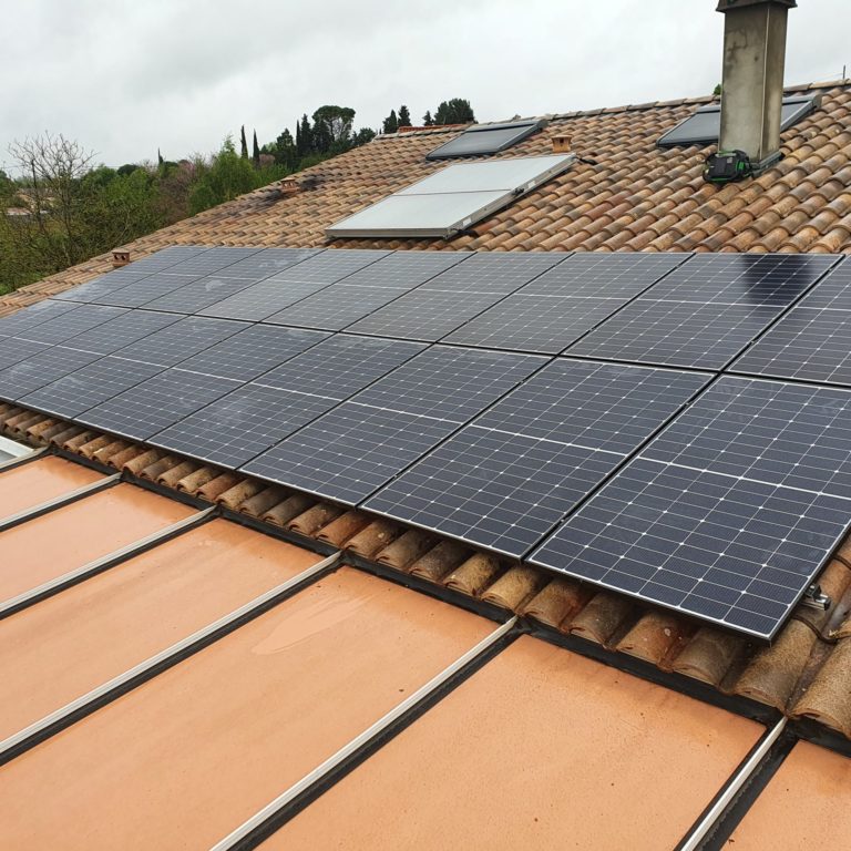 découvrez le coût d'un système solaire de 6 kwc, incluant l'installation, les équipements et les aides financières disponibles. informez-vous sur les économies d'énergie et les avantages environnementaux associés à l'énergie solaire.