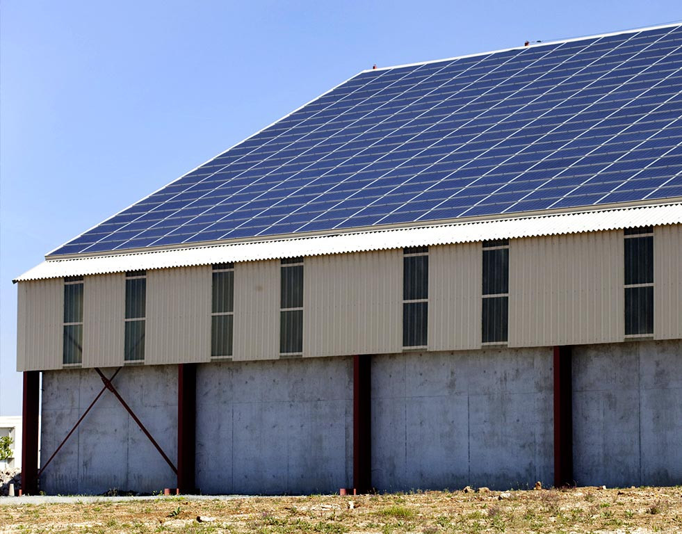 découvrez la définition du panneau photovoltaïque, un dispositif essentiel pour la conversion de l'énergie solaire en électricité. apprenez son fonctionnement, ses avantages et son rôle crucial dans la transition énergétique.