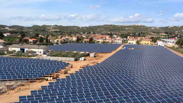 découvrez la définition des panneaux solaires à metz et explorez leur fonctionnement, avantages et applications. informez-vous sur cette technologie durable qui transforme l'énergie solaire en électricité pour un avenir plus vert.