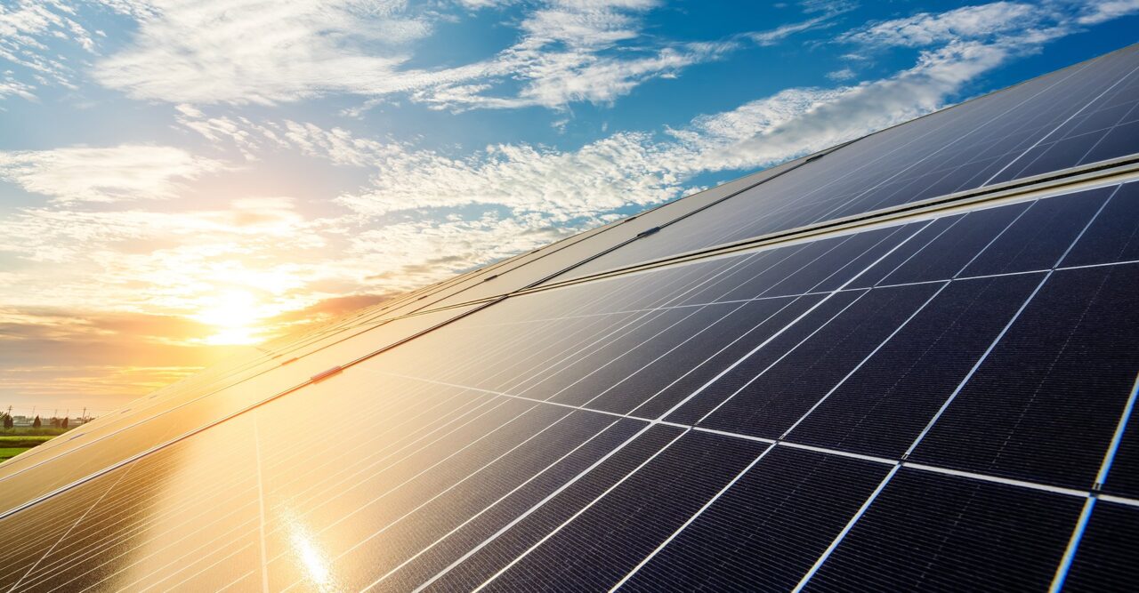 découvrez les solutions énergétiques durables avec des panneaux photovoltaïques à metz. profitez d'une énergie renouvelable et réduisez vos factures d'électricité tout en contribuant à la protection de l'environnement. contactez-nous pour une évaluation personnalisée !