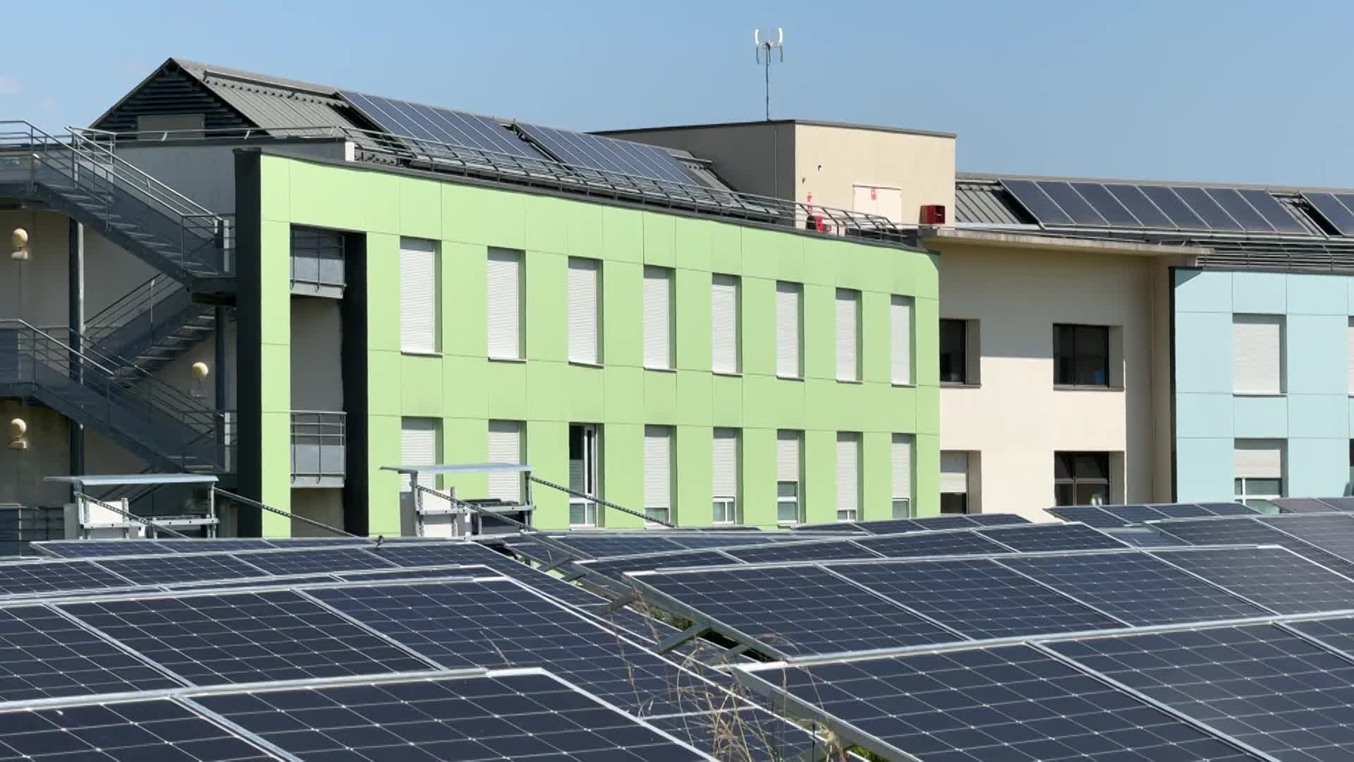 découvrez l'éco ptz photovoltaïque à metz, une solution financière avantageuse pour investir dans l'énergie solaire. profitez d'un prêt à taux zéro pour améliorer la performance énergétique de votre maison tout en réduisant votre empreinte carbone. informez-vous sur les modalités et bénéficiez des aides disponibles.