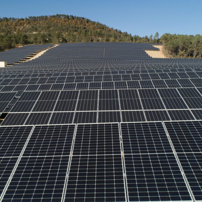 découvrez nos solutions de panneaux solaires à metz pour optimiser votre production d'énergie renouvelable. profitez d'installations de qualité, adaptées à vos besoins, tout en réduisant votre empreinte carbone.