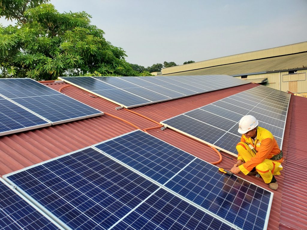 découvrez nos services d'entretien de panneaux photovoltaïques à metz pour optimiser la performance de votre installation. profitez d'un suivi professionnel et d'une expertise locale pour garantir l'efficacité de votre investissement solaire.