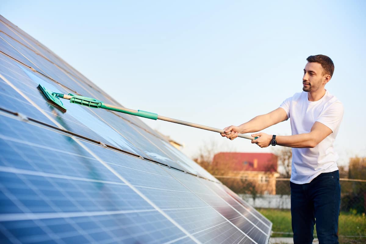 découvrez comment entretenir vos panneaux solaires pour optimiser leur performance et prolonger leur durée de vie. des conseils pratiques et efficaces pour un fonctionnement optimal tout au long de l'année.