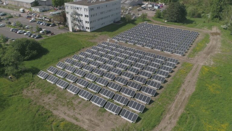 découvrez nos solutions de panneaux photovoltaïques à metz pour produire votre propre énergie solaire. profitez d'une installation sur mesure, de conseils d'experts et d'avantages écologiques et économiques.