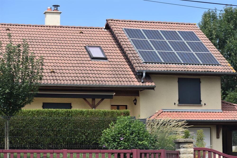 découvrez comment fixer efficacement un panneau solaire sur une tôle ondulée. suivez nos conseils pour garantir une installation solide et sécurisée, optimisant ainsi la performance de votre système solaire.