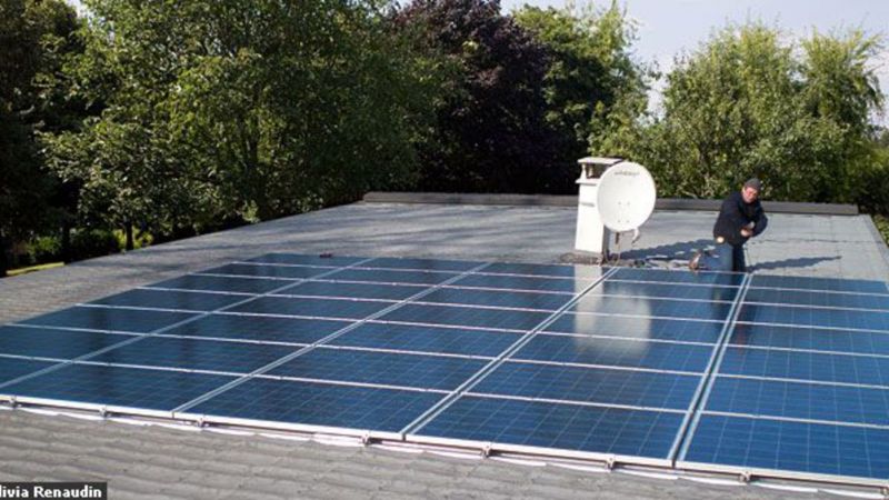 découvrez comment fixer efficacement des panneaux solaires sur une toiture plate. suivez nos conseils pratiques, astuces et étapes clés pour optimiser l'installation de votre système photovoltaïque et maximiser vos économies d'énergie.