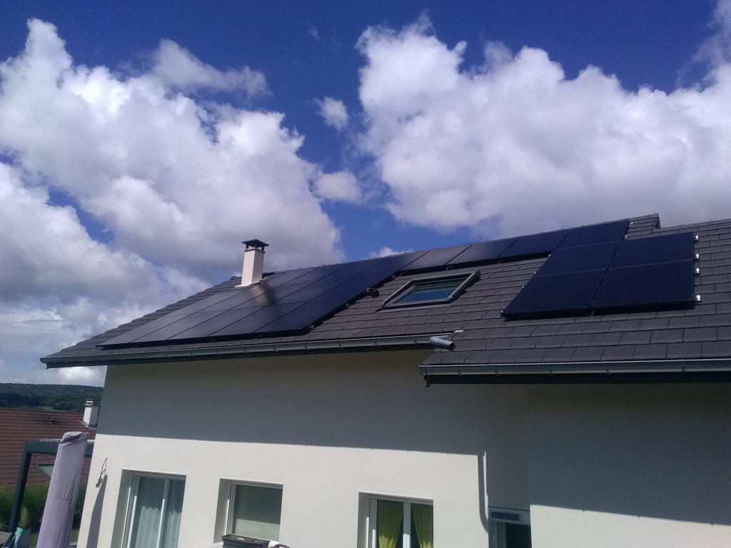 découvrez le fonctionnement des panneaux photovoltaïques à metz. apprenez comment ces systèmes transforment l'énergie solaire en électricité, leurs avantages écologiques et économiques, ainsi que leur installation et entretien pour une transition énergétique réussie.