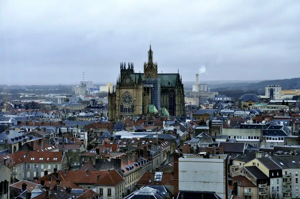 découvrez le fonctionnement des panneaux photovoltaïques à metz : comment ils transforment la lumière du soleil en électricité, les avantages de l'énergie solaire et les solutions adaptées aux besoins locaux. informez-vous sur cette technologie durable et contribuez à un avenir énergétique plus vert.