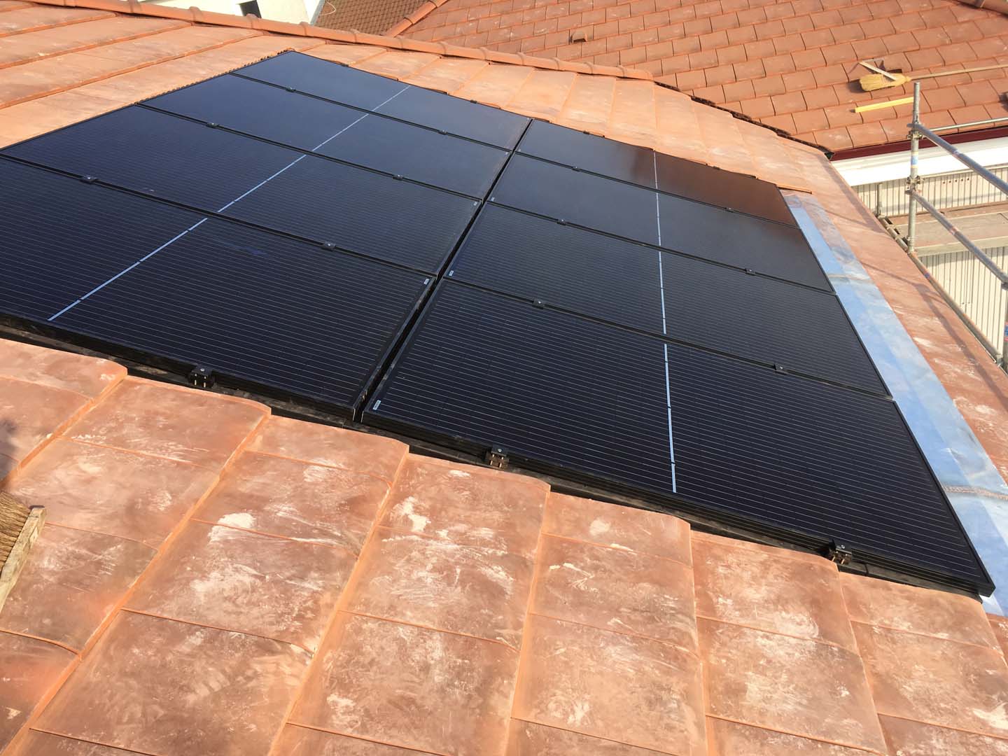 découvrez nos services d'installation photovoltaïque à metz. optimisez votre consommation d'énergie et réduisez vos factures grâce à des panneaux solaires de haute qualité, adaptés à vos besoins. faites le choix d'une énergie verte et responsable avec notre équipe d'experts.