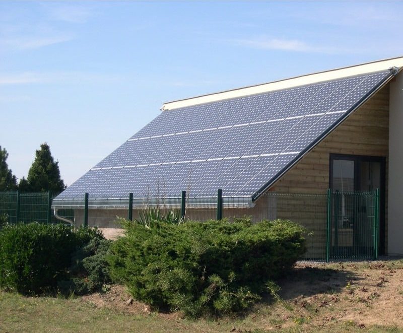 découvrez nos services d'installateur photovoltaïque à metz, spécialisés dans l'installation de panneaux solaires pour un avenir énergétique durable. profitez de conseils personnalisés et d'une expertise locale pour maximiser votre efficacité énergétique.