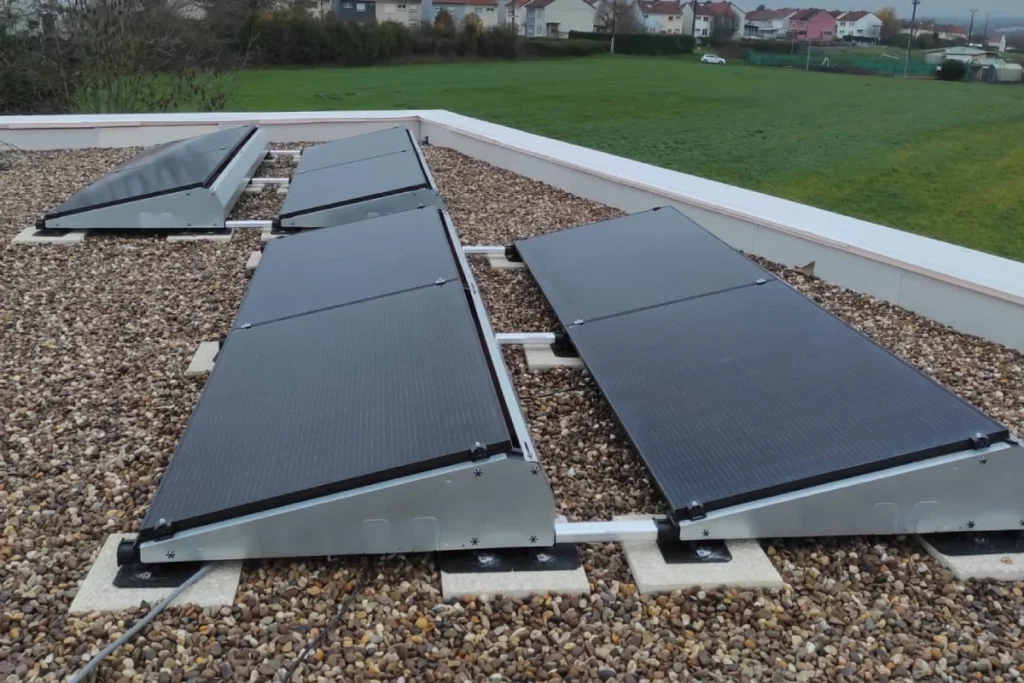 découvrez notre service d'installateur photovoltaïque à metz, spécialisé dans l'installation de panneaux solaires pour réduire votre facture d'énergie et contribuer à la protection de l'environnement. bénéficiez de conseils personnalisés et d'une expertise locale pour optimiser votre projet solaire.