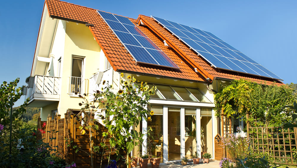 découvrez notre guide complet sur l'installation d'un kit solaire pour toiture. apprenez à maximiser l'efficacité énergétique de votre maison tout en réduisant votre empreinte carbone grâce à des solutions solaires adaptées à vos besoins. profitez de conseils d'experts pour une installation facile et rapide.