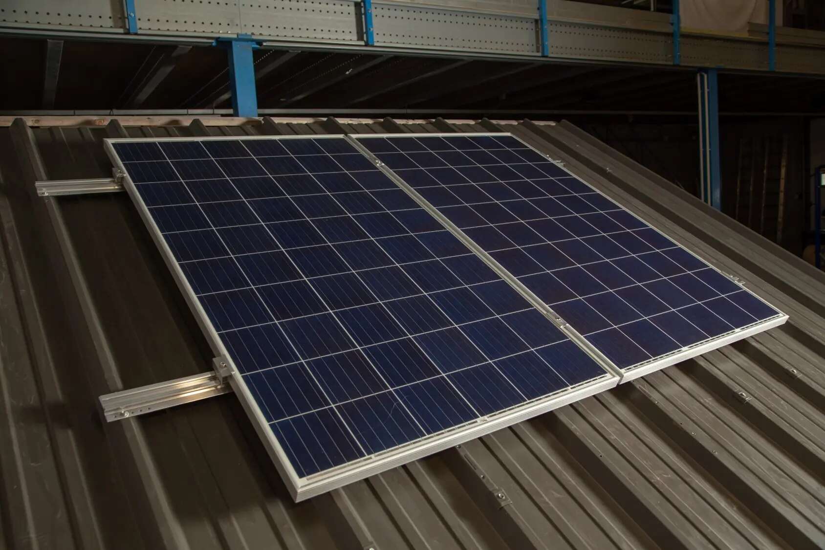 découvrez notre kit de fixation solaire spécialement conçu pour les bacs acier. ce système innovant assure une installation facile et sécurisée de vos panneaux solaires, tout en garantissant une durabilité exceptionnelle. idéal pour optimiser votre production d'énergie renouvelable!