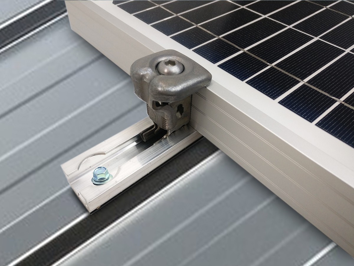 découvrez notre kit de fixation solaire conçu spécialement pour les bacs acier. assurez-vous une installation facile et durable de vos panneaux solaires tout en optimisant l'efficacité de votre système énergétique. idéal pour les professionnels et les particuliers souhaitant profiter de l'énergie renouvelable.