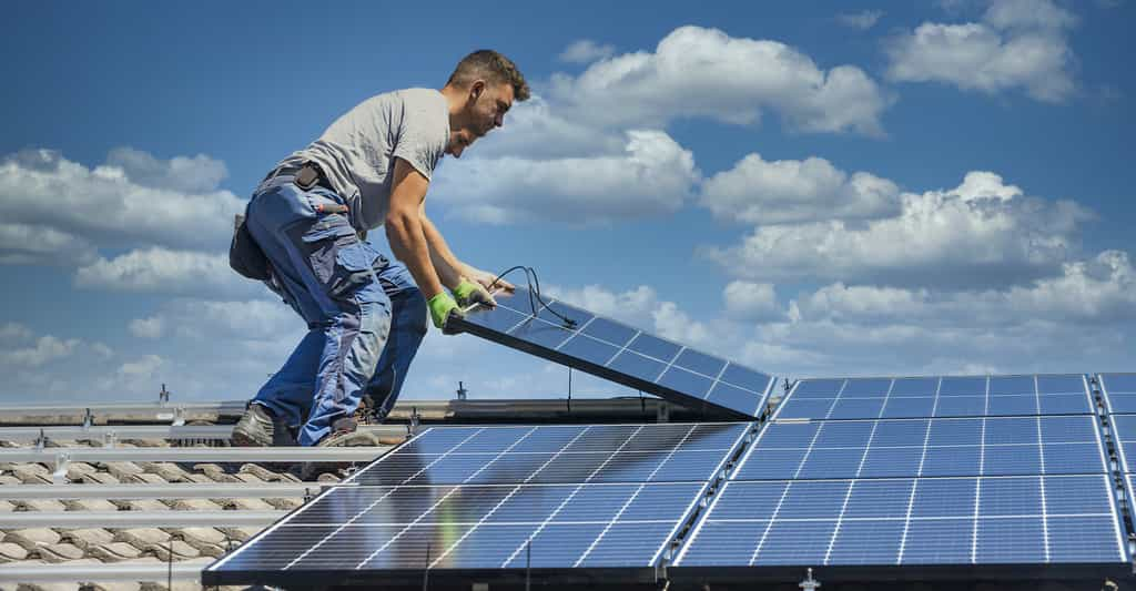 découvrez nos kits photovoltaïques complets pour transformer votre maison en source d'énergie durable. optez pour une solution écologique et économisez sur vos factures d'électricité tout en contribuant à la protection de l'environnement.