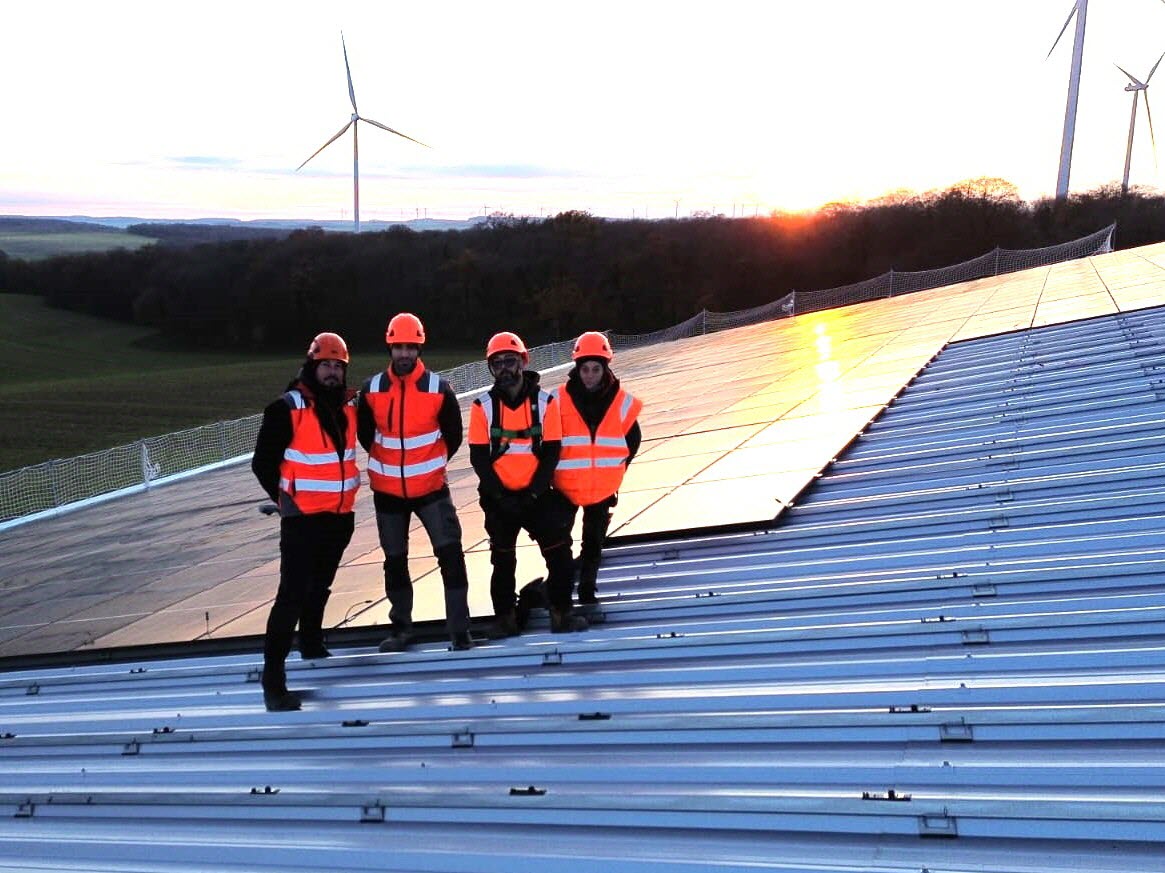 assurez la performance optimale de vos panneaux solaires à metz grâce à notre service de maintenance photovoltaïque. profitez d'une expertise locale pour une longue durée de vie et un rendement maximal de votre installation.