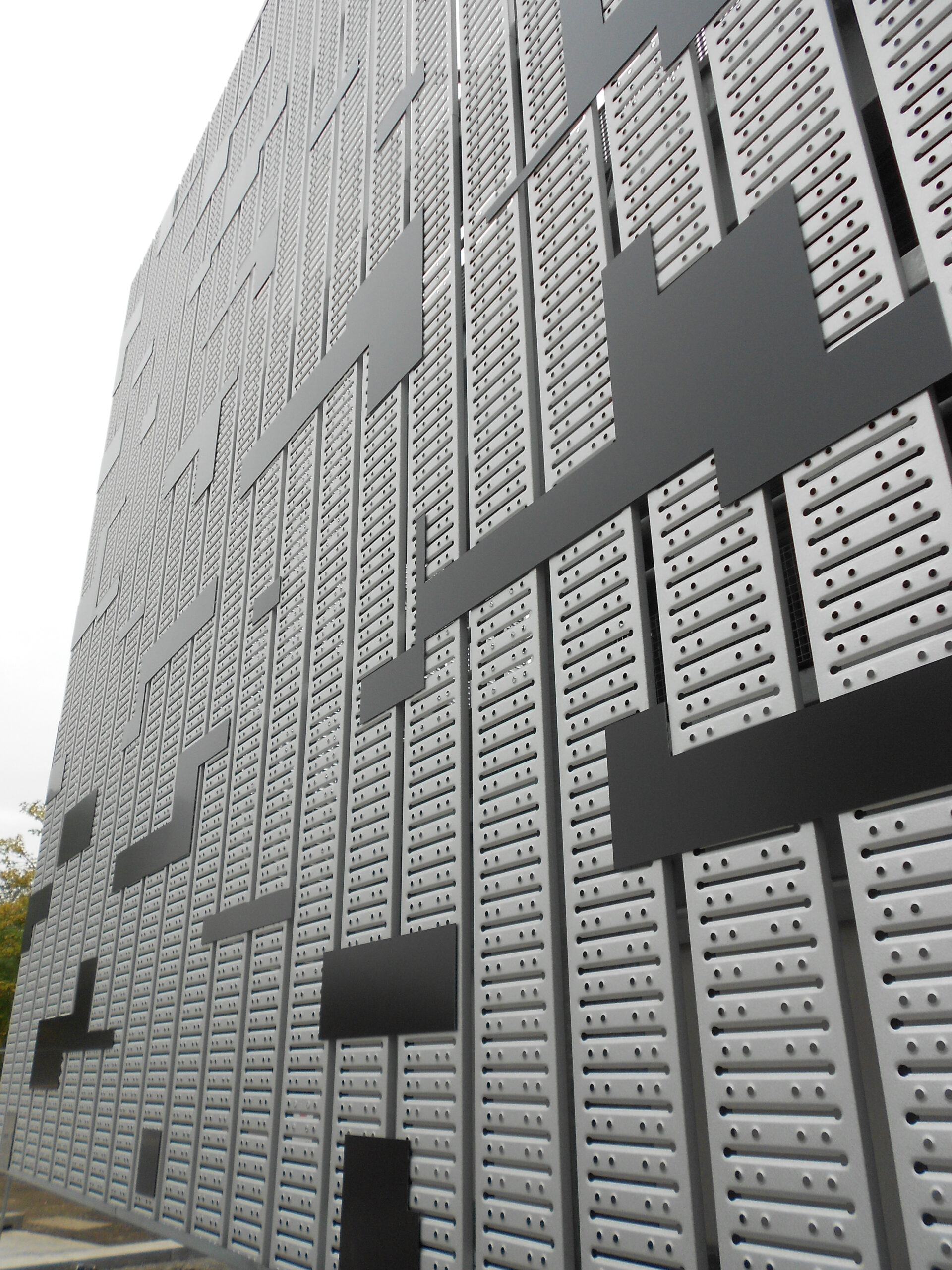 découvrez le panneau full black à metz, une solution élégante et moderne pour tous vos besoins d'affichage. idéal pour mettre en valeur vos messages avec style, ce panneau s'intègre parfaitement dans tout type d'environnement.