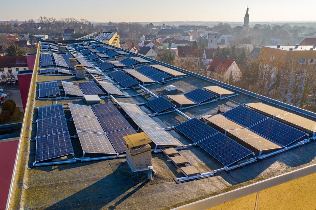 découvrez nos solutions de panneaux photovoltaïques à metz pour optimiser votre consommation d'énergie tout en préservant l'environnement. profitez des avantages économiques et écologiques d'une installation solaire adaptée à vos besoins.