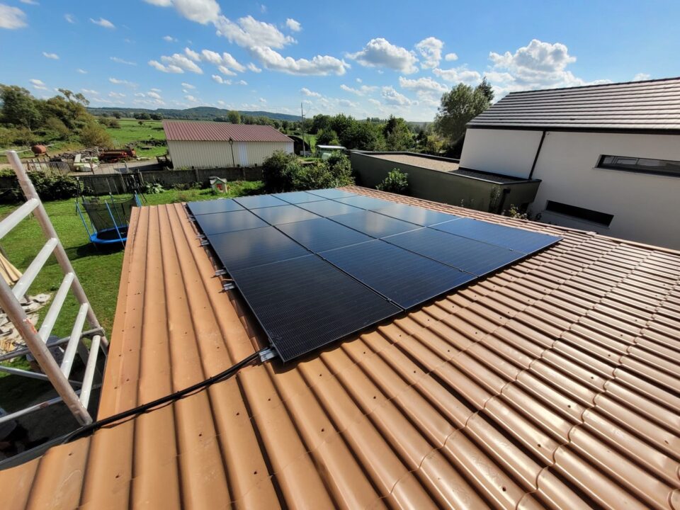 découvrez notre service d'installation de panneaux photovoltaïques à metz. profitez d'une expertise locale pour optimiser votre consommation d'énergie, réduire vos factures et contribuer à la transition énergétique. contactez-nous dès aujourd'hui pour un devis personnalisé.