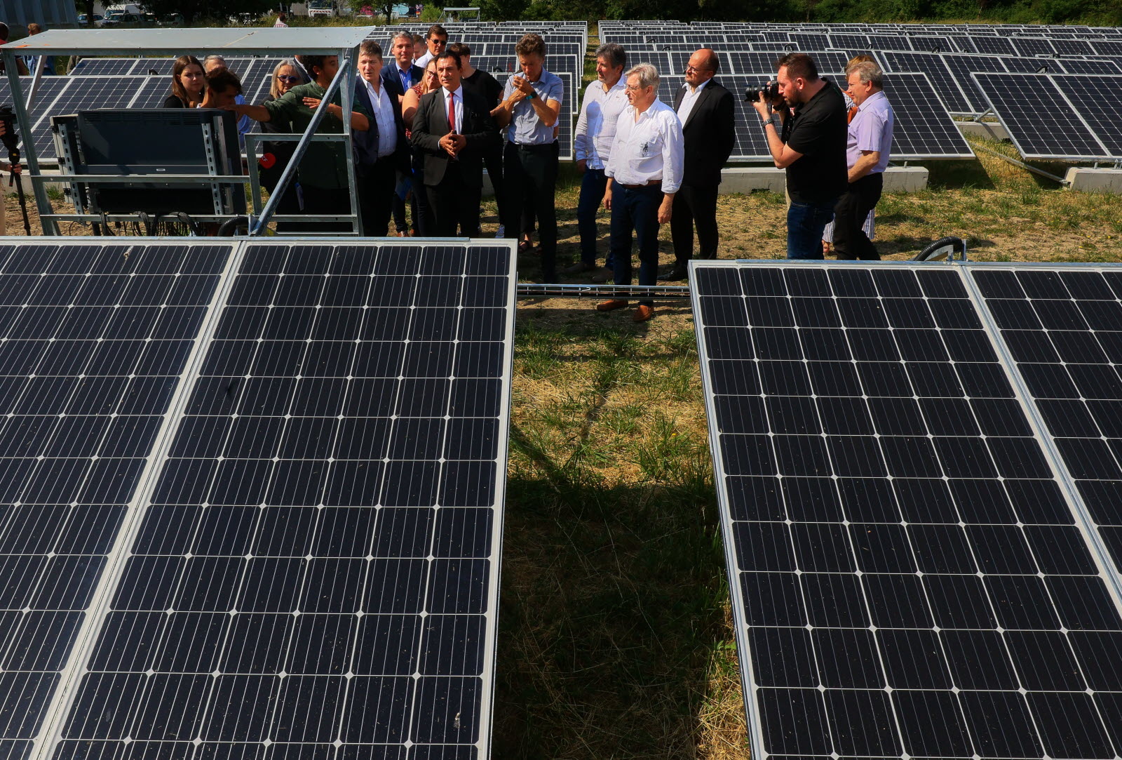 découvrez les meilleures solutions de panneaux photovoltaïques à metz. profitez d'une énergie renouvelable et économisez sur vos factures d'électricité tout en contribuant à la protection de l'environnement. informez-vous sur les installations et les avantages fiscaux disponibles.