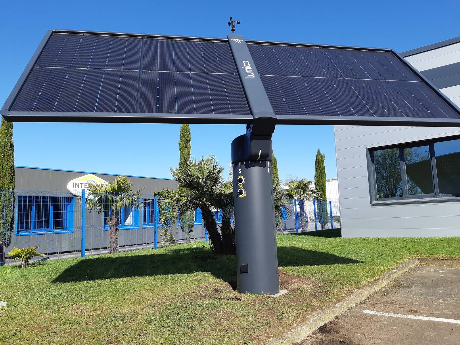 découvrez les panneaux photovoltaïques transparents à metz, une innovation qui allie esthétique et performance énergétique. idéals pour intégrer l'énergie solaire dans vos projets architecturaux, ces panneaux offrent une solution durable et élégante pour votre habitat.