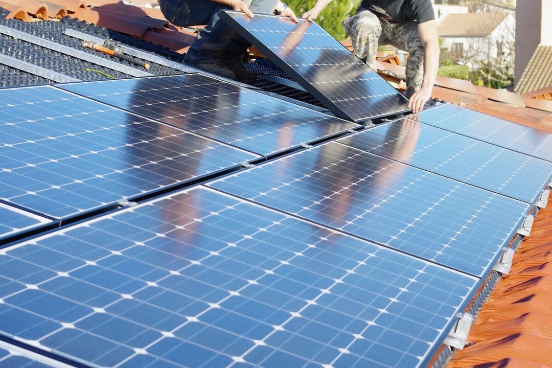 découvrez la définition des panneaux solaires à metz : un guide complet sur leur fonctionnement, leurs avantages et leur impact sur l'environnement. informez-vous sur les solutions énergétiques renouvelables et faites le choix éco-responsable pour votre habitat.