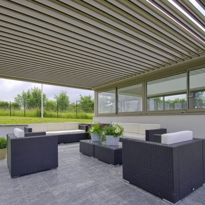 découvrez nos pergolas photovoltaïques à metz, alliant esthétisme et efficacité énergétique. profitez de l'ombre tout en générant votre propre électricité. idéales pour valoriser votre espace extérieur, nos solutions sont conçues pour répondre à vos besoins en matière de confort et d'économie d'énergie.