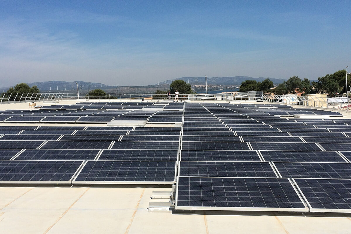 découvrez les prix au mètre carré des panneaux photovoltaïques à metz. comparez les offres, les avantages et les coûts d'installation pour optimiser votre investissement en énergie solaire.