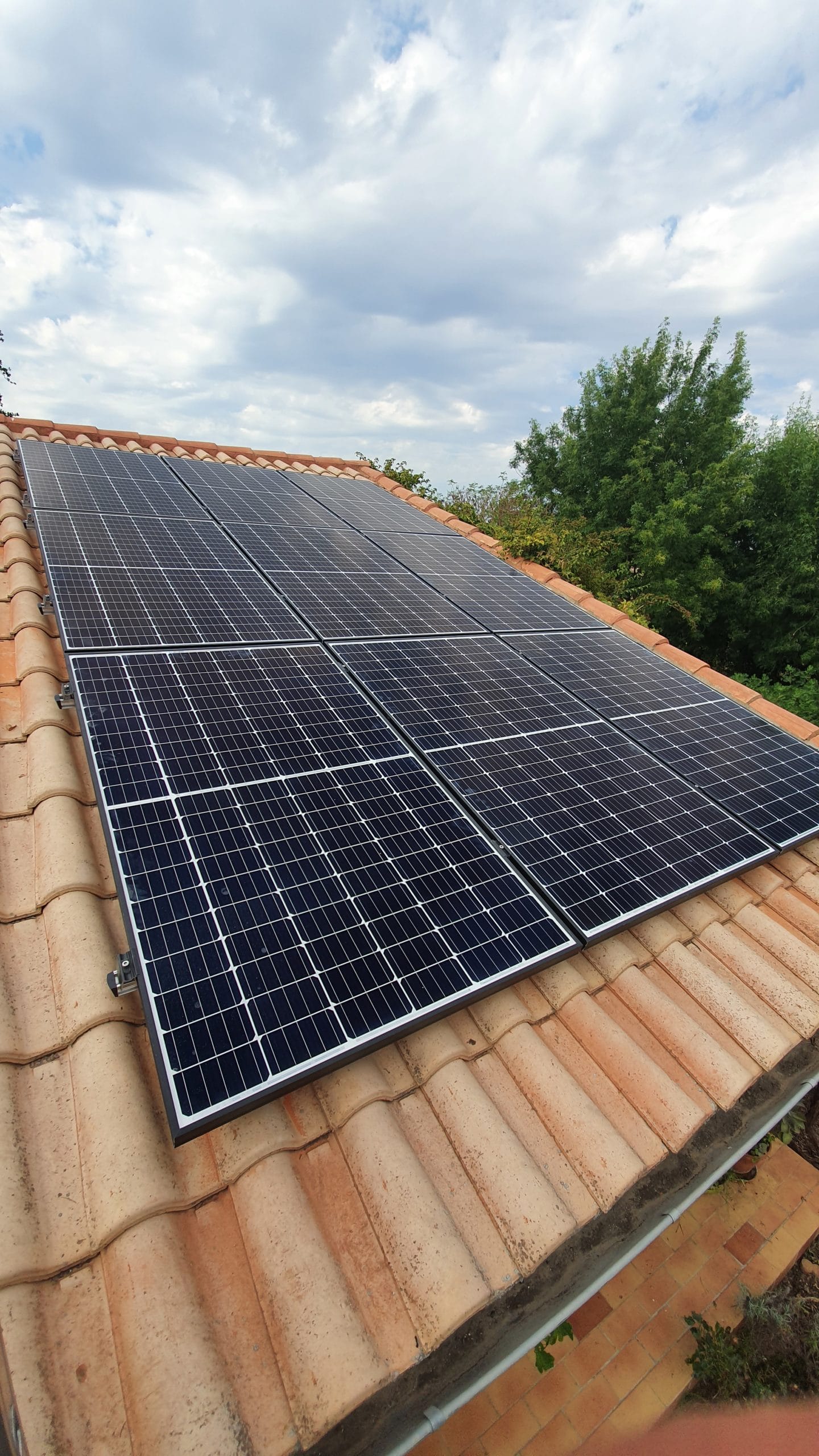 découvrez les prix au mètre carré des panneaux photovoltaïques à metz. comparez les offres, informez-vous sur les aides financières et faites le choix éclairé pour votre projet d'énergie renouvelable.