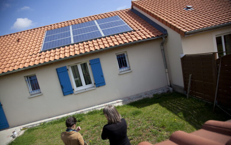 découvrez les prix des panneaux photovoltaïques à metz. comparez les offres pour bénéficier d'une énergie verte et réduire votre facture d'électricité grâce à des solutions écologiques adaptées à vos besoins.