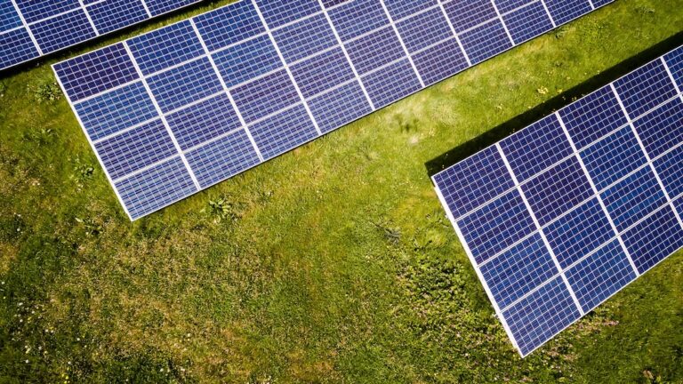 découvrez les prix des panneaux solaires pour une surface de 150m2 à metz. optimisez votre investissement avec des solutions écologiques et rentables, tout en contribuant à la transition énergétique. obtenez des devis gratuits et comparez les offres pour faire le meilleur choix.