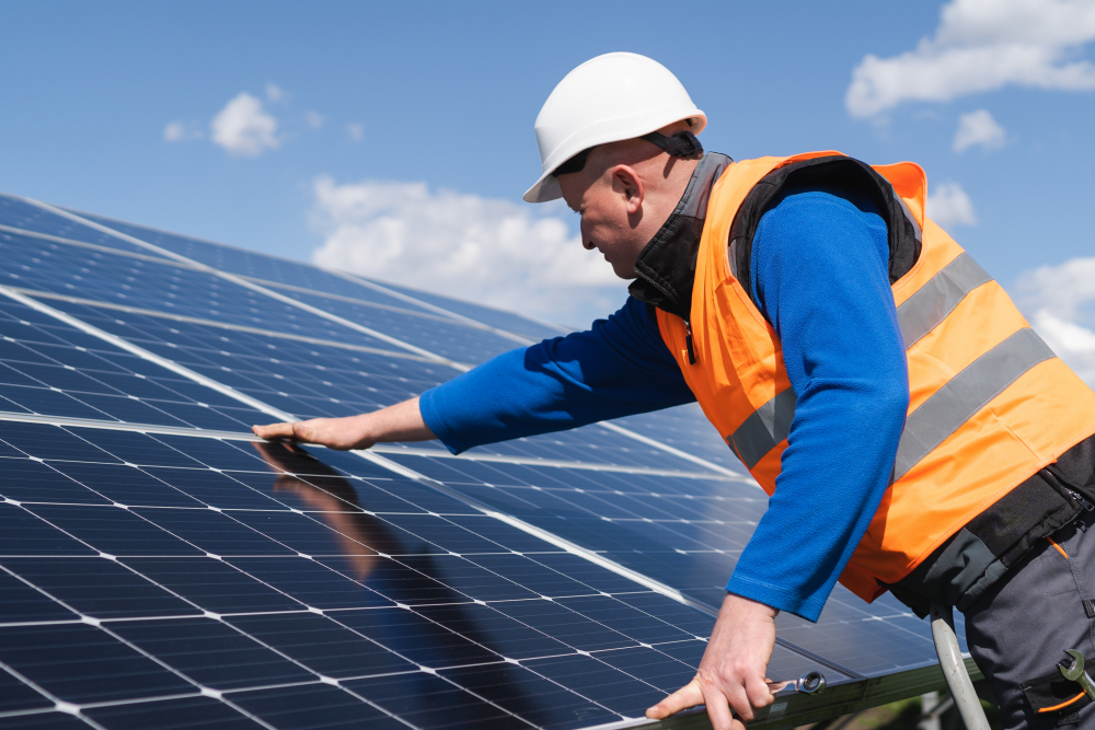 découvrez comment protéger vos panneaux solaires des intempéries et des débris pour maximiser leur efficacité et prolonger leur durée de vie. suivez nos conseils pratiques et techniques pour assurer un entretien optimal de votre installation solaire.