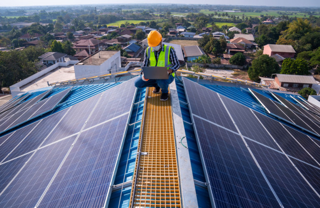 découvrez la rentabilité des panneaux solaires : analyse des coûts, des économies d'énergie et des avantages fiscaux pour maximiser votre investissement dans l'énergie renouvelable.