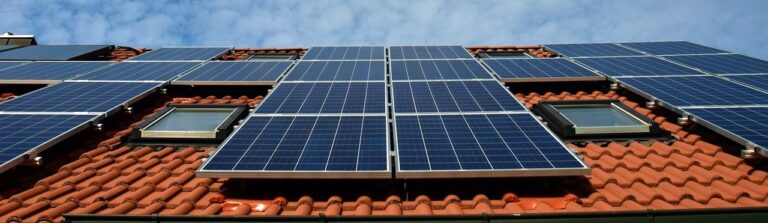 découvrez les aides de l'état pour l'installation de panneaux photovoltaïques à metz en 2024. profitez de subventions et d'avantages fiscaux pour transitionner vers une énergie renouvelable et réduire vos factures d'électricité.