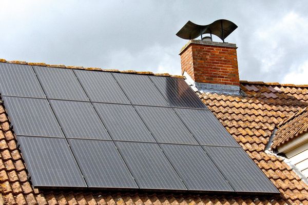 découvrez comment bénéficier du crédit d'impôt pour l'installation de panneaux solaires à metz. profitez d'économies d'énergie et d'avantages fiscaux tout en contribuant à la transition énergétique. informez-vous sur les conditions d'éligibilité et les démarches à suivre pour maximiser vos économies.