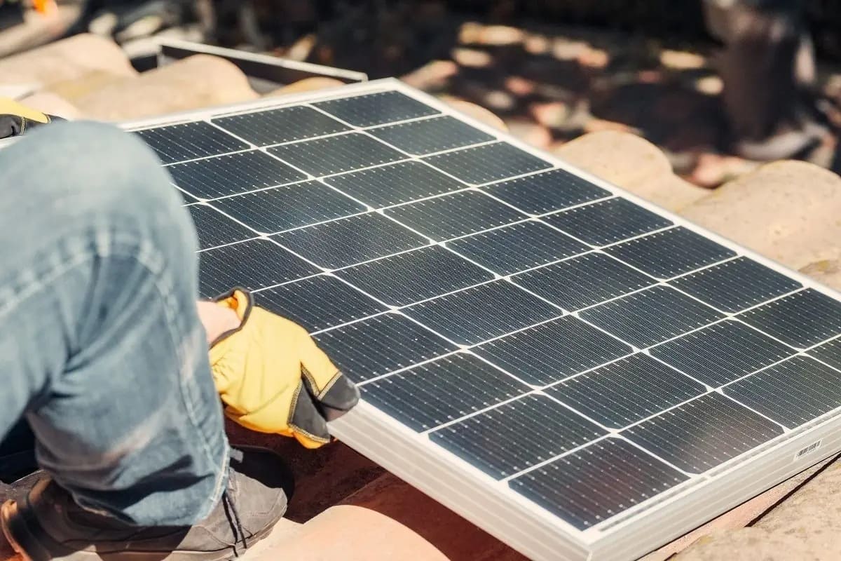 découvrez comment estimer la capacité solaire de votre toit afin d'optimiser l'installation de panneaux photovoltaïques. profitez d'astuces pratiques pour maximiser votre production d'énergie renouvelable et réduire vos factures d'électricité.